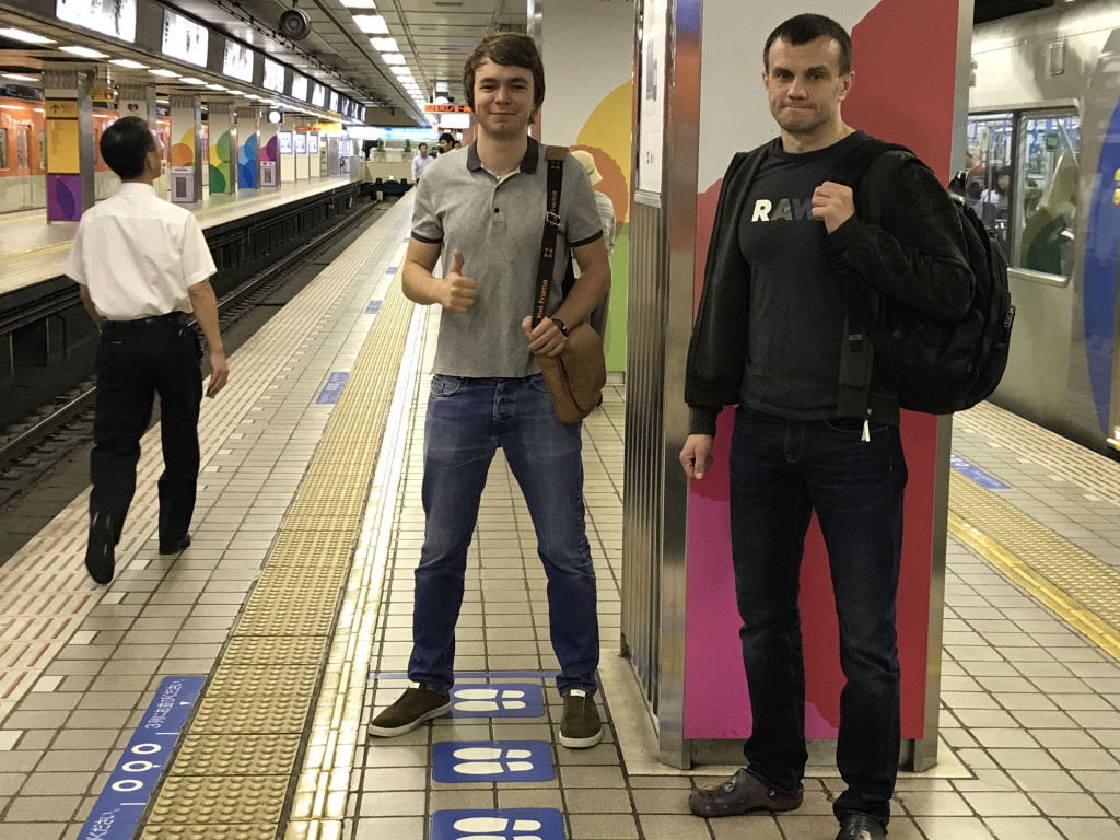 В метро Осака