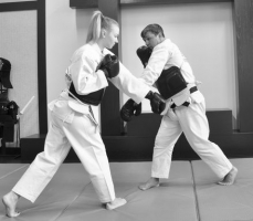 Блок левой рукой